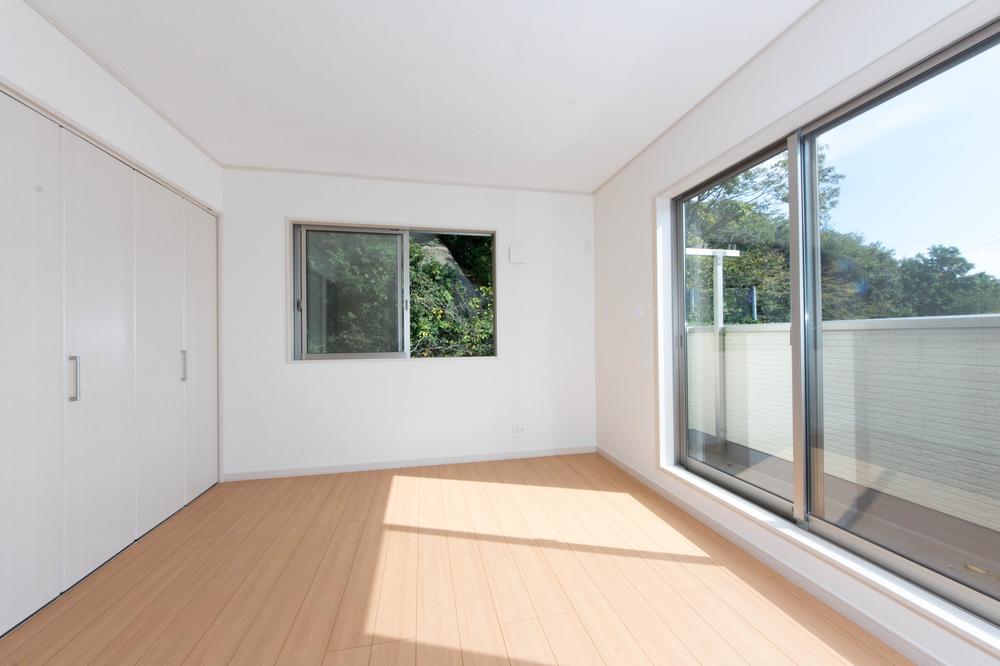 Non-living room. Bright living room with two-sided lighting