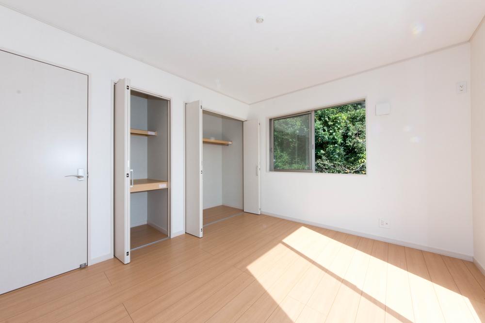 Non-living room. Storage enhancement