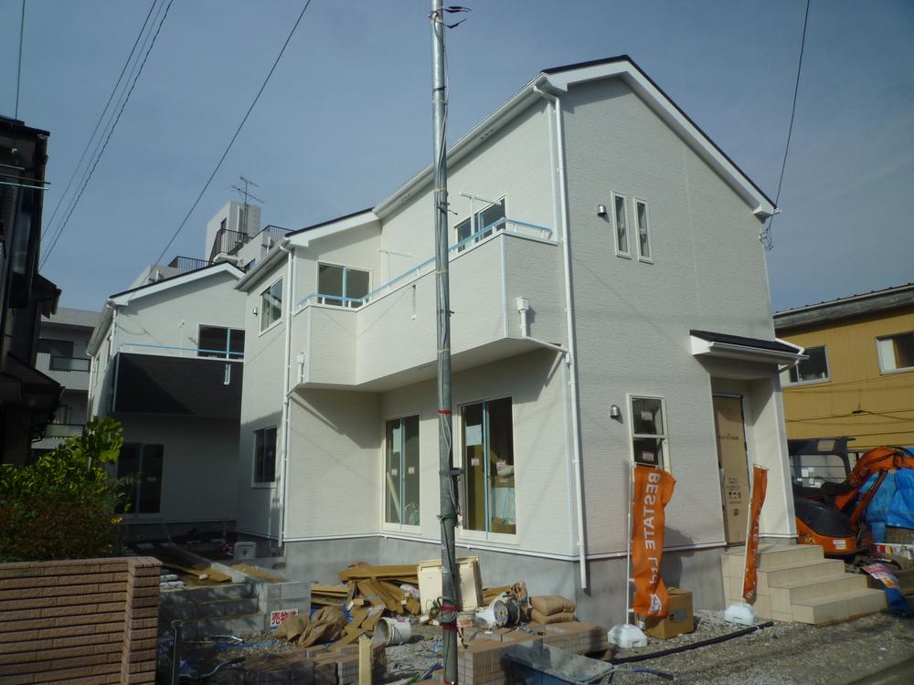 Local appearance photo. Local (11 May 2013) Shooting