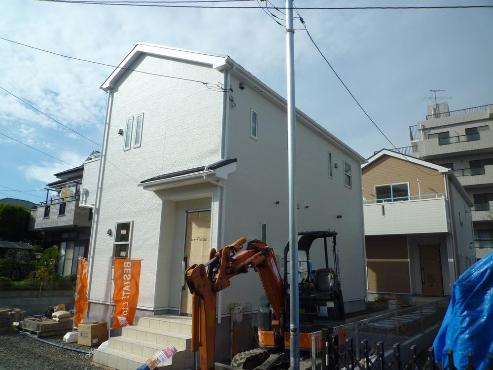 Local appearance photo. Local (11 May 2013) Shooting