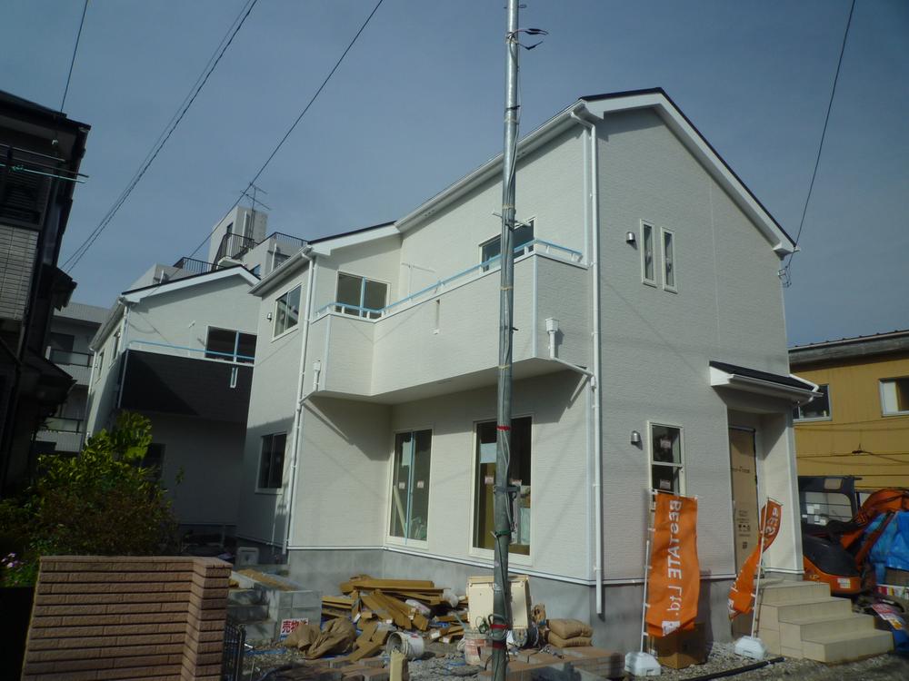 Local appearance photo. Local (11 May 2013) Shooting