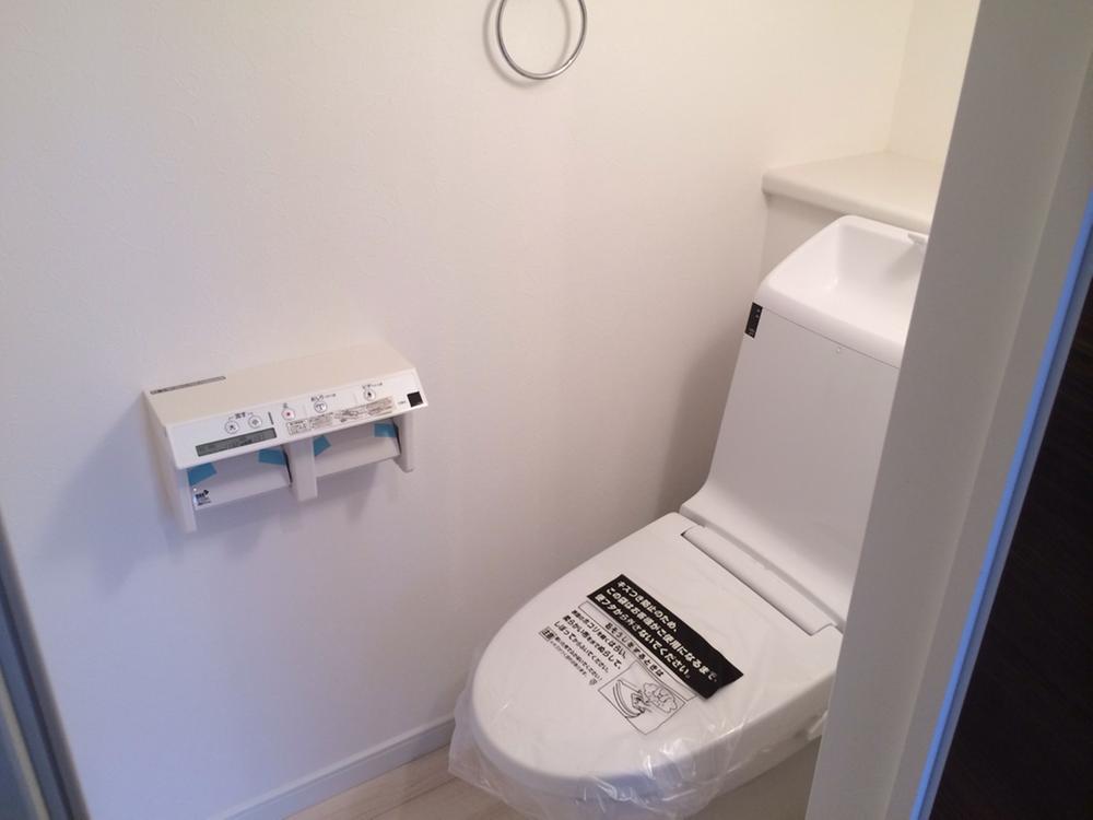 Toilet. Local (11 May 2013) Shooting