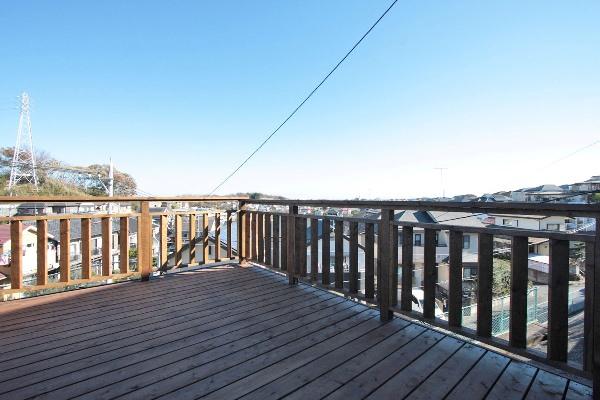 Garden. Building B wood deck