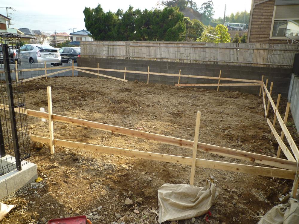 Local appearance photo. For the south side of parking lot, Day and it is open preeminent location!