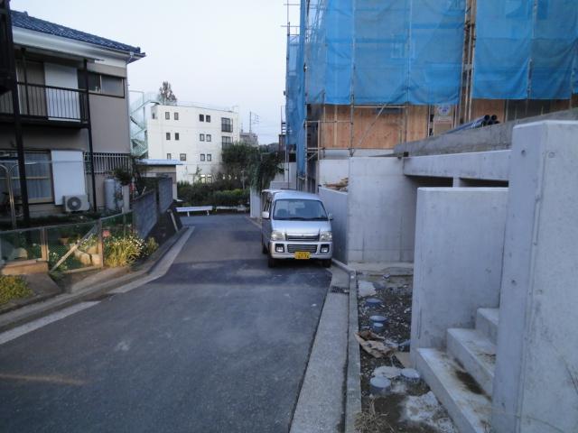 Local photos, including front road. Local front road