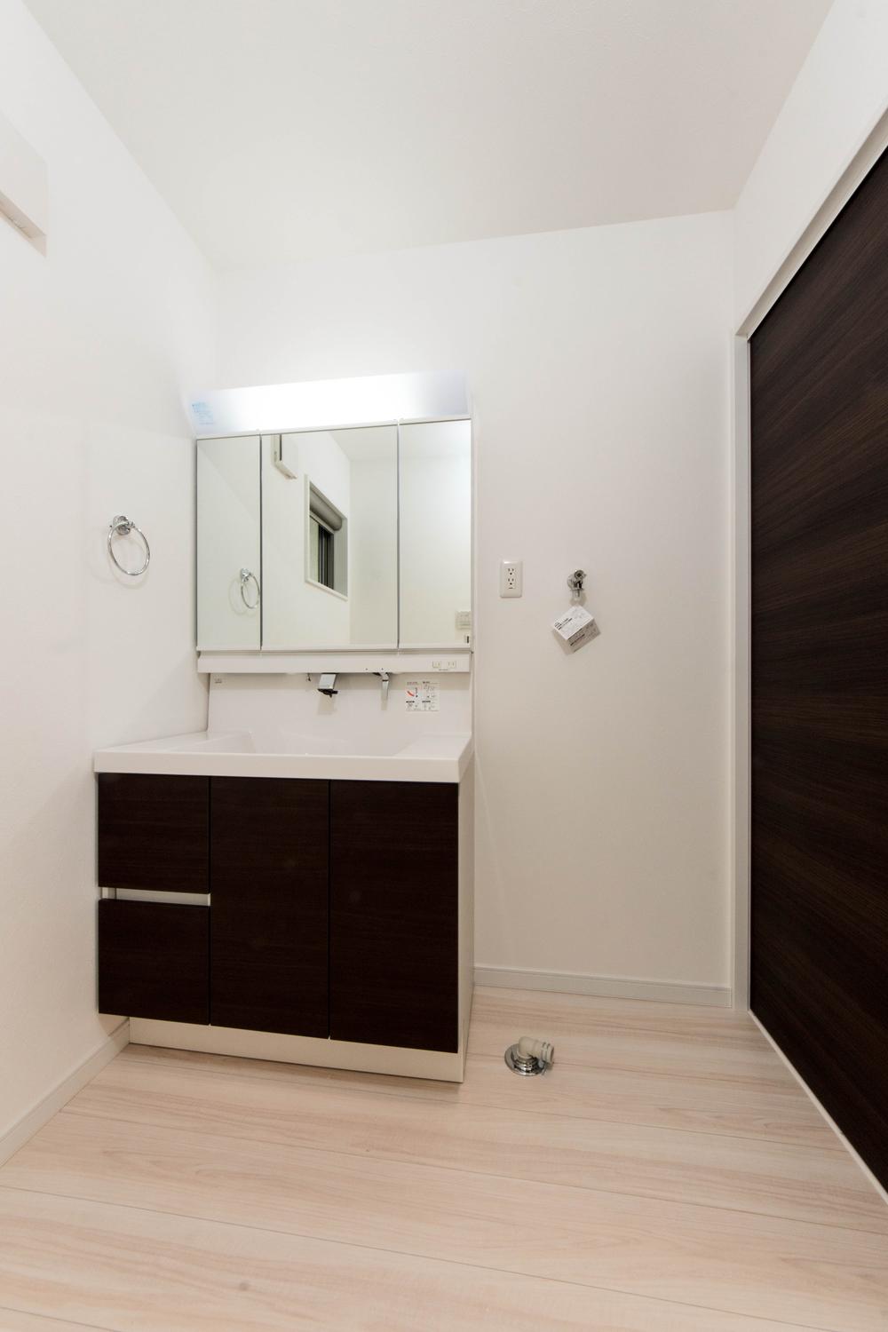 Wash basin, toilet. Cleanliness full wash room