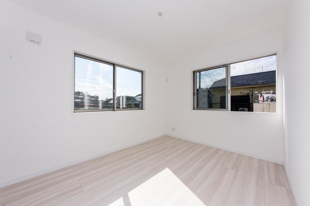 Non-living room. Bright living room with two-sided lighting
