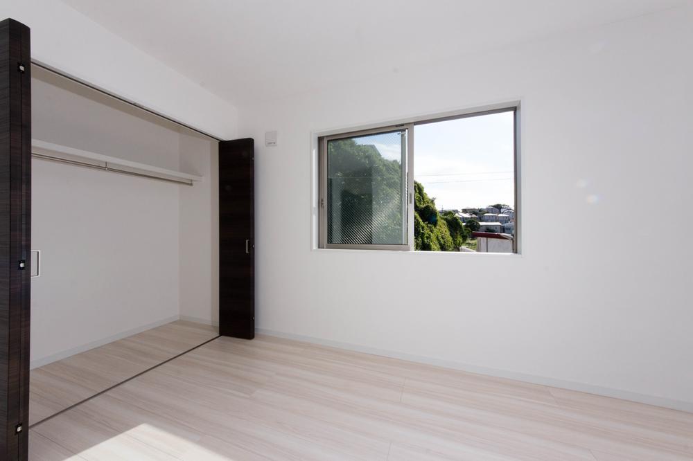 Non-living room. Housed plenty of bright living room