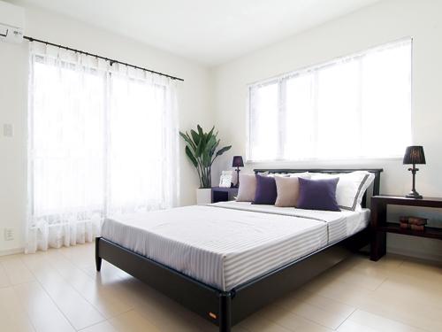 Non-living room. The main bedroom, Healing space can relax away a little bit from the everyday. The beginning of the on-time, Get up early abundantly shine in sunlight to ally in the morning! (Sale Models House)