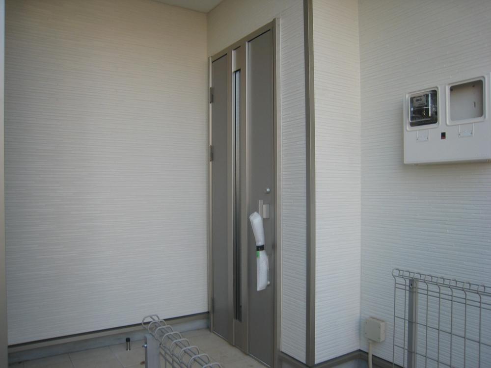 Entrance. Local (11 May 2013) Shooting