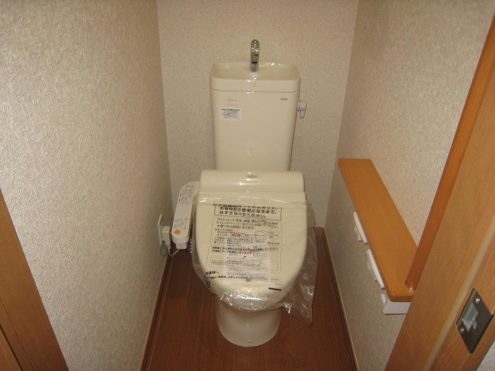 Toilet. Indoor (11 May 2013) Shooting