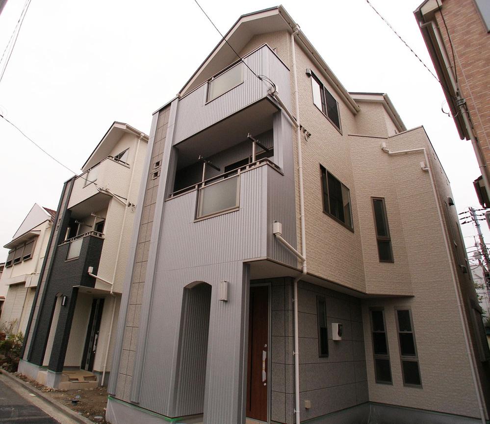 Local appearance photo. ~ The completed local appearance ~ Building B side