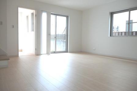 Local appearance photo. Local (11 May 2013) Shooting