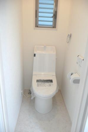 Toilet. Indoor (12 May 2013) Shooting