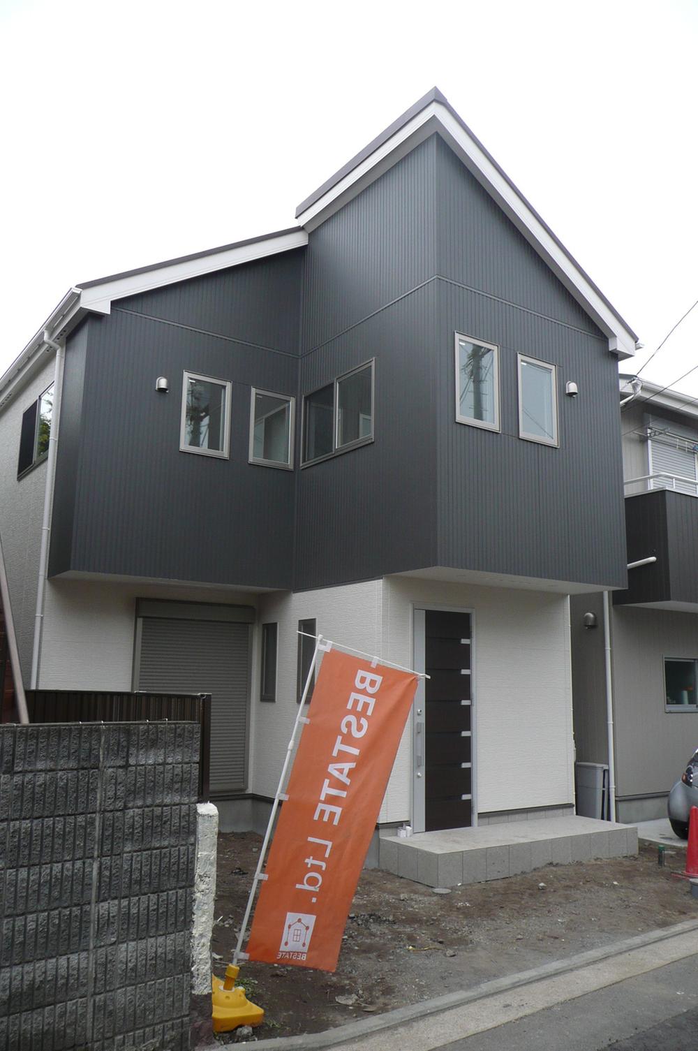 Local appearance photo. Local (12 May 2013) Shooting