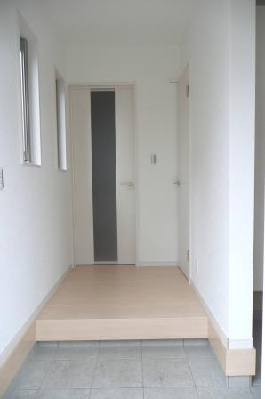 Entrance. LDK from the front door