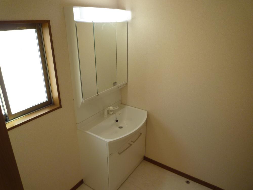 Wash basin, toilet. Indoor (September 2013) Shooting