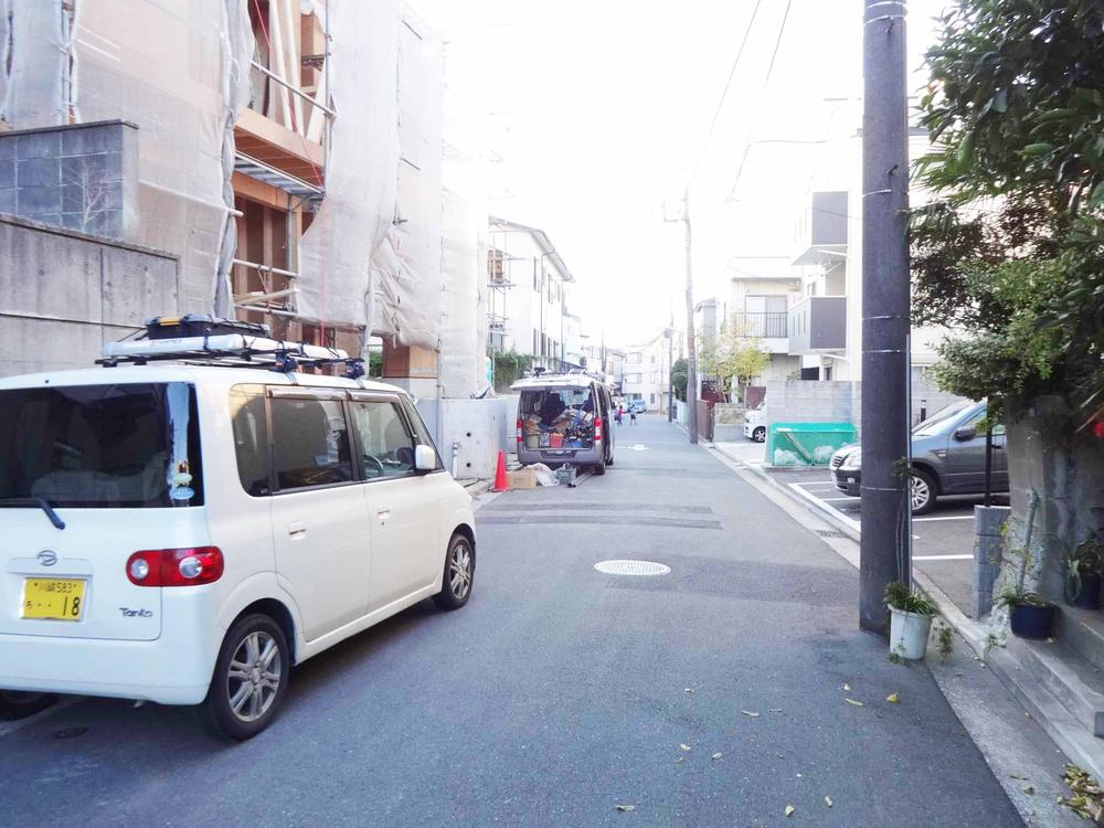 Local photos, including front road. Local (11 May 2013) Shooting