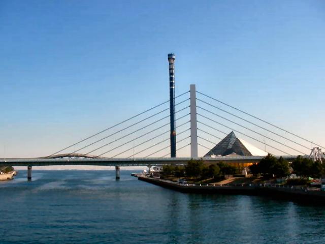 Other Environmental Photo. Is an island with its famous Hakkeijima Sea Paradise and the yacht harbor in the 1200m amusement park and aquarium to Hakkeijima