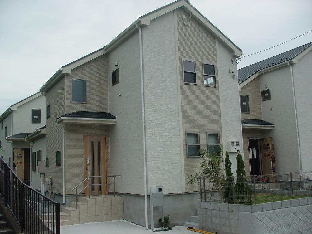 Same specifications photos (appearance). Appearance full of profound feeling by siding of dichroic. 