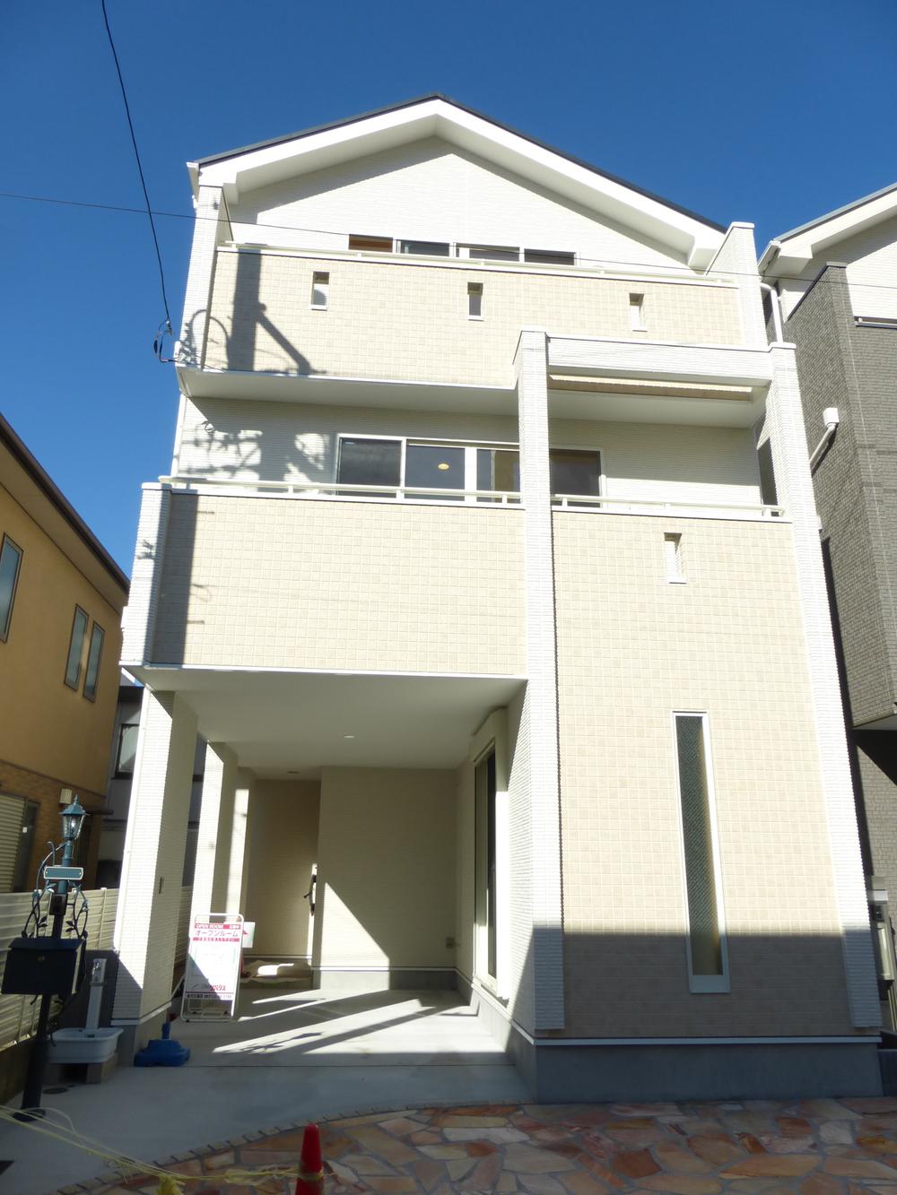 Local appearance photo. A Building Local (December 12, 2013) Shooting Keihin Electric Express Railway line "Kanazawa Hakkei" station 4 minutes walk! ! 