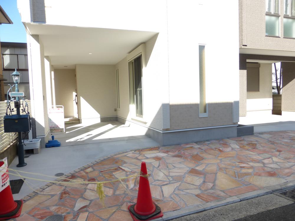 Parking lot. A Building Local (December 12, 2013) Shooting It is fashionable car space