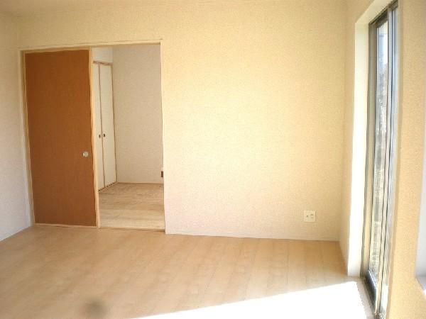 Living. Detached interior introspection Pictures - living Japanese-style room is next to the living room.