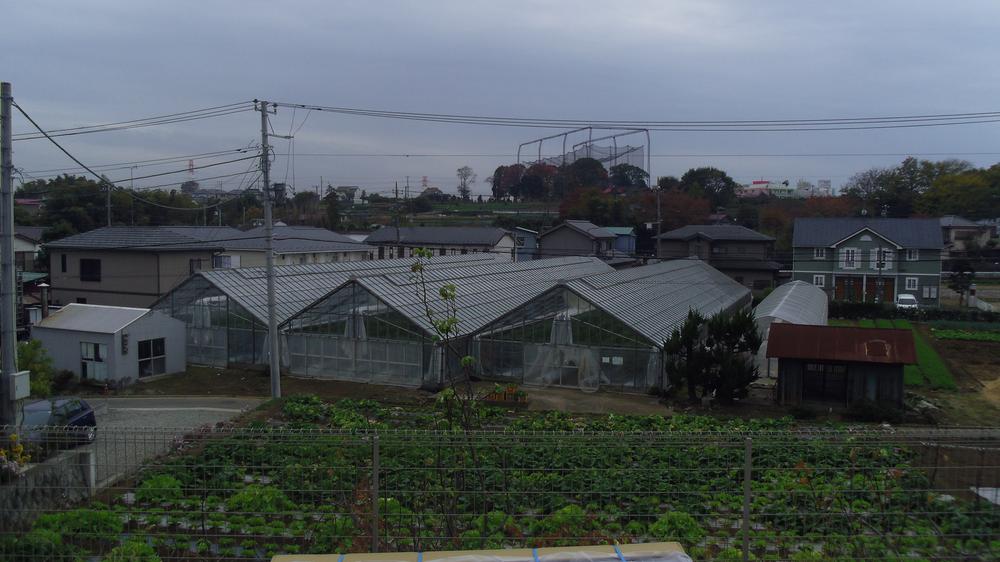 View photos from the dwelling unit. Local (11 May 2013) Shooting