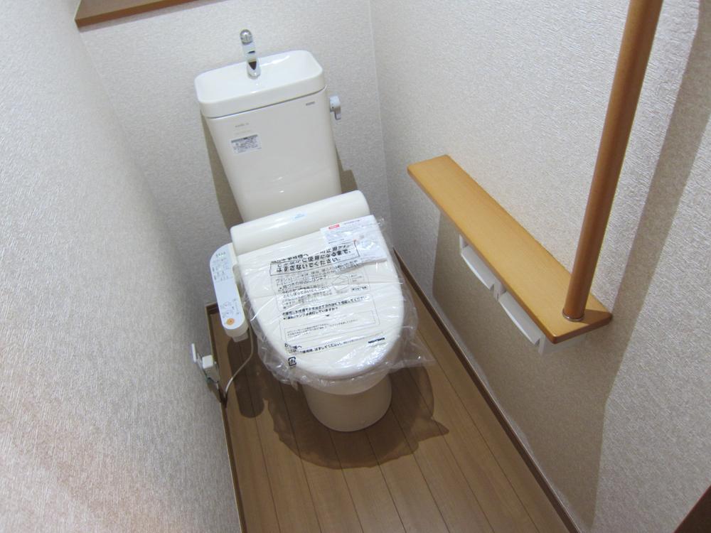 Toilet. Indoor (12 May 2013) Shooting