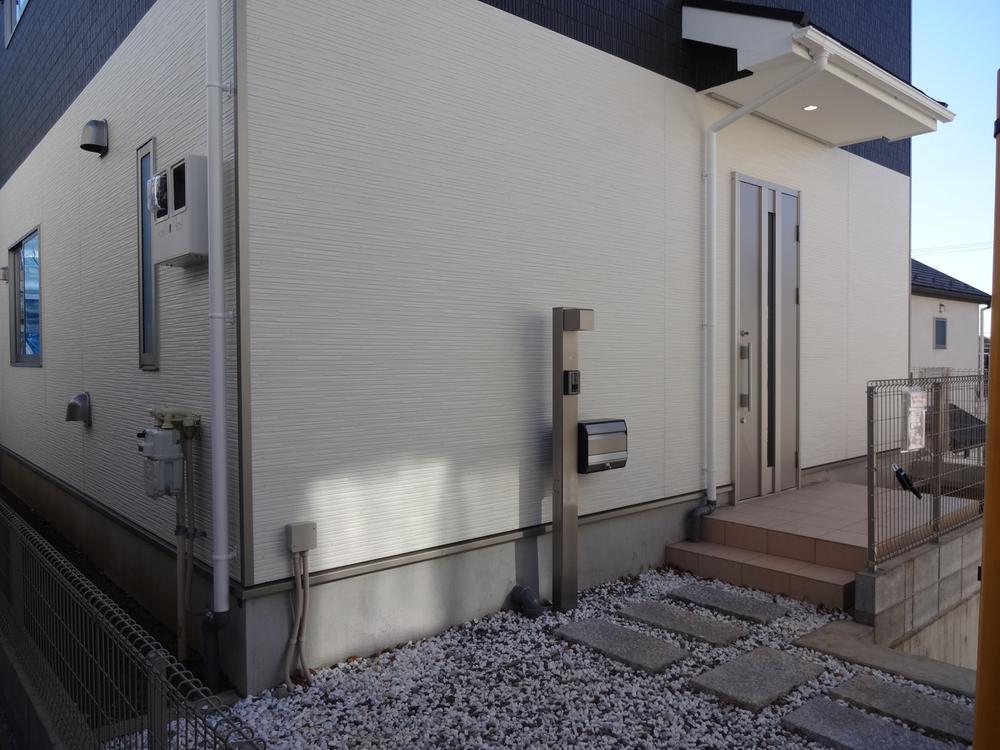 Entrance. Local (12 May 2013) Shooting