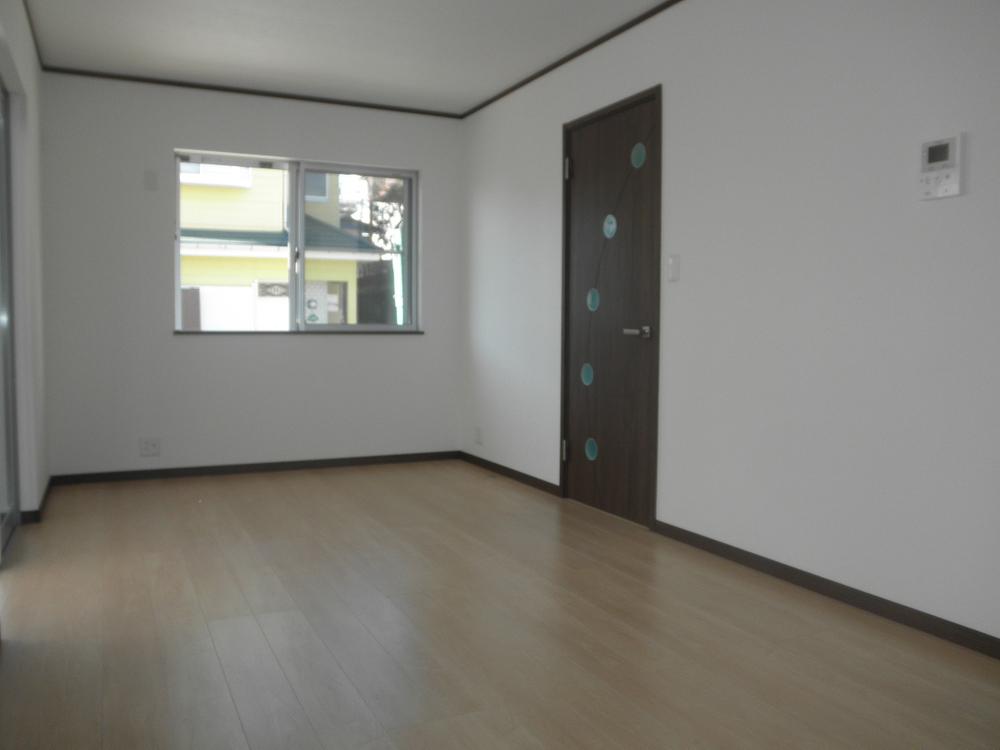 Living. We are living as seen from the kitchen side (December 12, 2013) Shooting