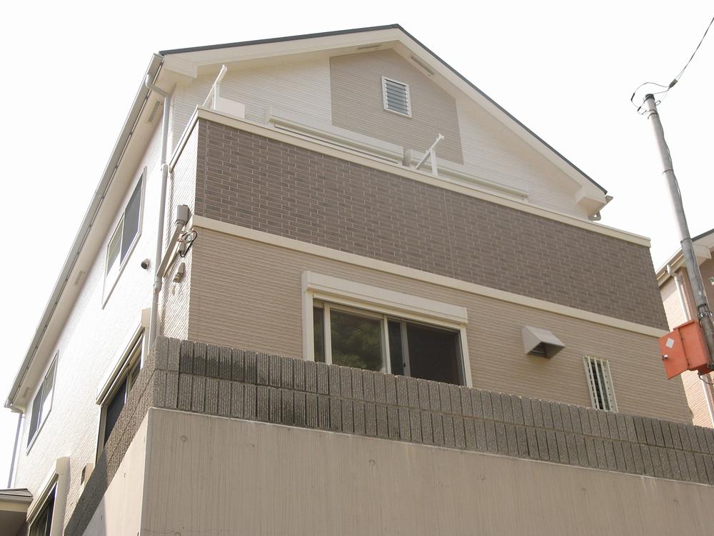 Local appearance photo. E Building: local (08 May 2013) Shooting