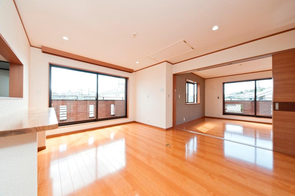 Living. Well bright LDK hits yang