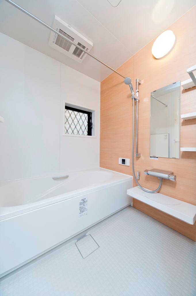 Bathroom. Spacious 1616 type of bathroom