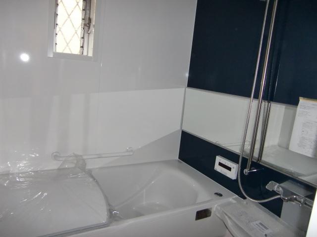 Bathroom. Local (11 May 2013) Shooting