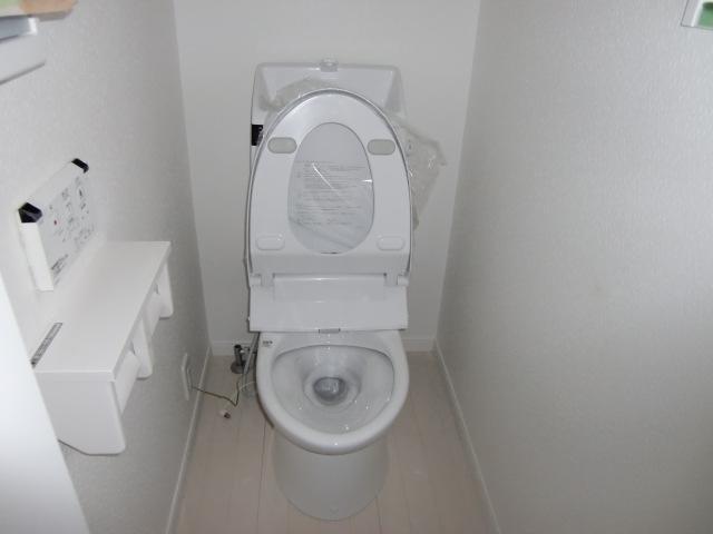 Toilet. Local (11 May 2013) Shooting