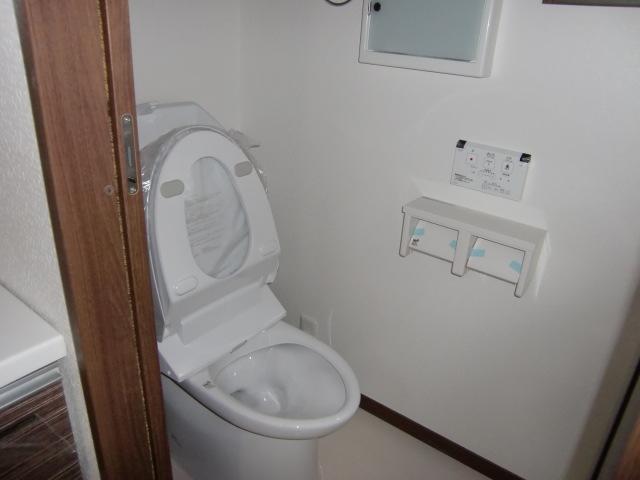 Toilet. Local (11 May 2013) Shooting