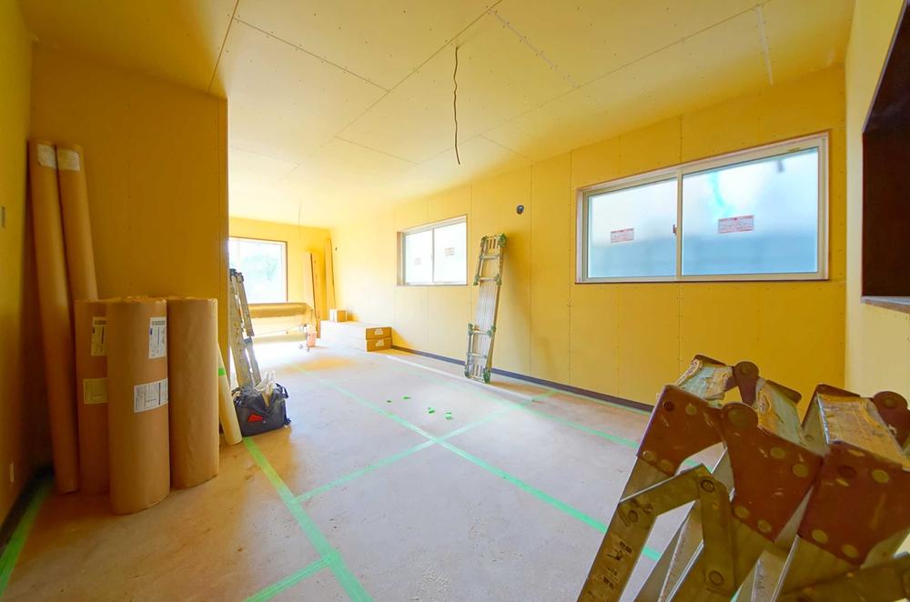 Living. Indoor (11 May 2013) Shooting, Windows are many bright living.