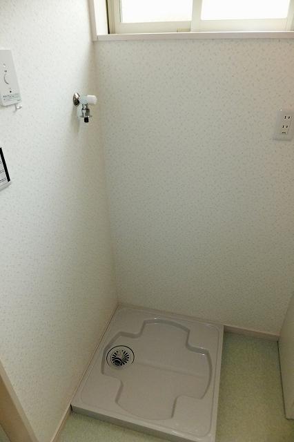 Wash basin, toilet. Indoor (July 14, 2013) Shooting