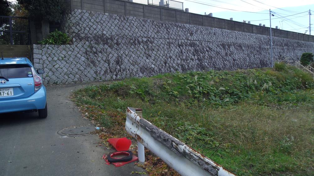 Local photos, including front road. Local (11 May 2013) Shooting