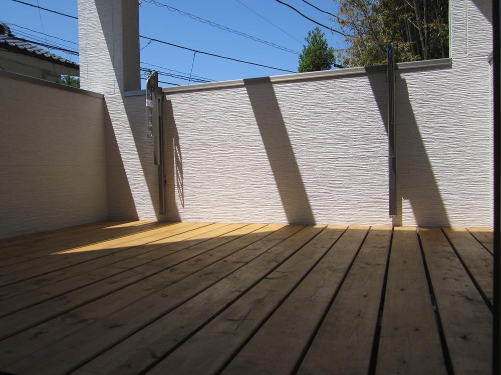 Balcony. Spacious roof balcony