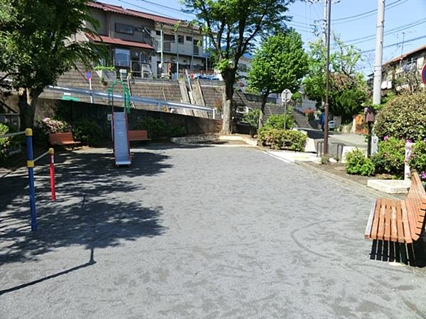 park. 425m to a second park Shinohara-cho