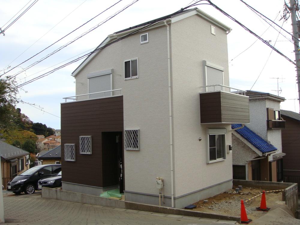 Local photos, including front road. Local (11 May 2013) Shooting. Per positive for the corner lot, Good view