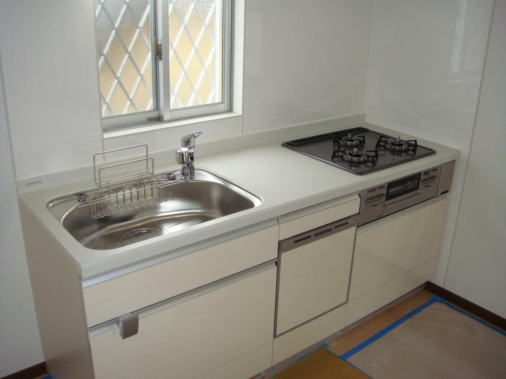 Kitchen. Indoor (11 May 2013) Shooting. Water filter, System kitchen with a dishwasher