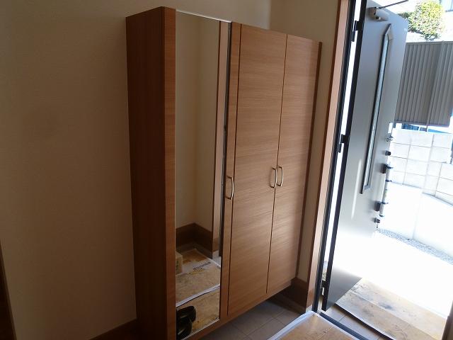 Entrance. Local (January 29, 2013) Shooting