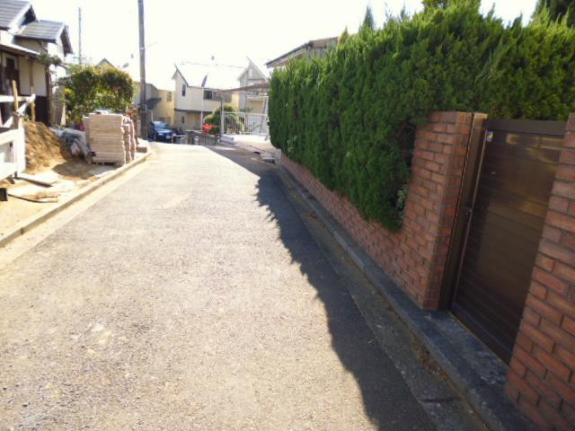 Local photos, including front road. Local shooting