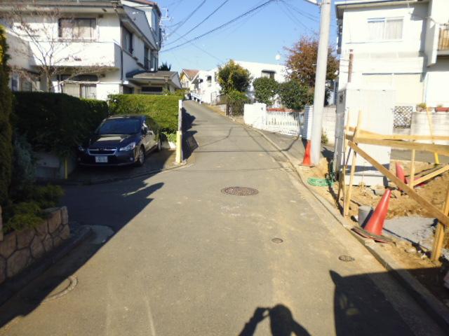 Local photos, including front road. Local shooting