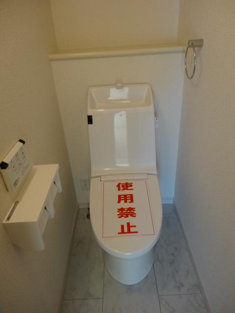 Toilet. Indoor (12 May 2013) Shooting