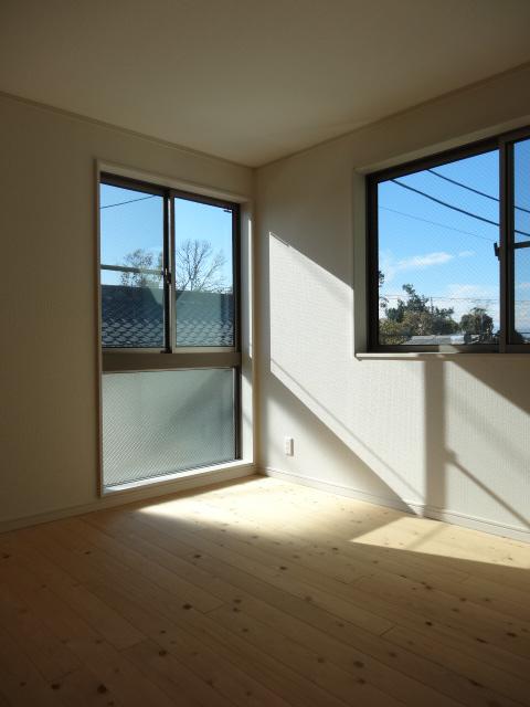 Non-living room. Indoor (12 May 2013) Shooting