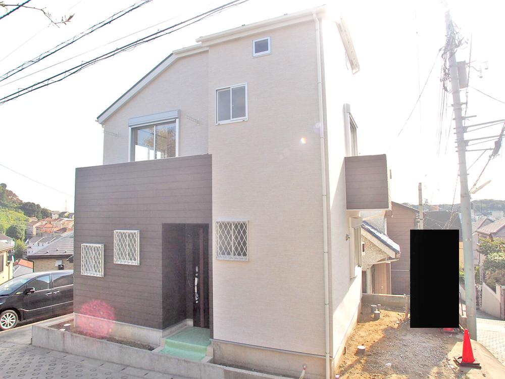 Local photos, including front road. Local (11 May 2013) Shooting